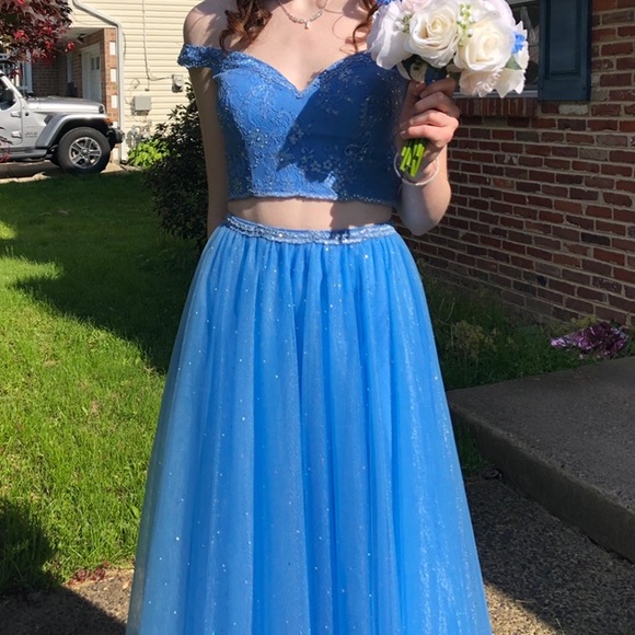 PROM DRESS!! ONLY WORN ONCE!! - Picture 1 of 8